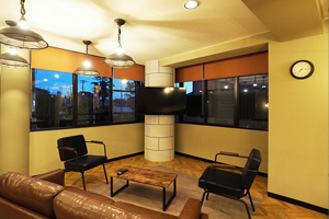 AZ Kai House,Wall-mounted 50-inch TV