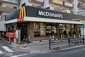McDonald's 8 min on foot